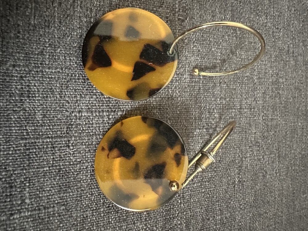 Tortoiseshell Pattern Round Disc Hoop Earrings Gold Tone Statement